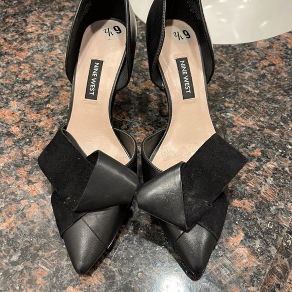 Nine West Elegant Black Heels with Bow - Picture 1 of 3